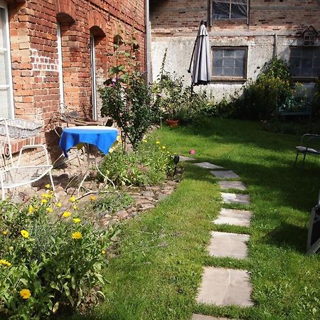 Neu Fewo Im Bauernhaus Mit Idyllischem Innenhof Und Naturgarten Mesekenhagen Zewnętrze zdjęcie
