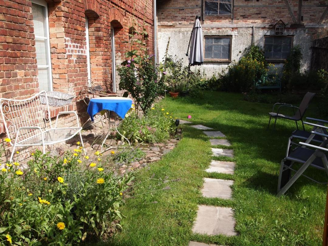 Neu Fewo Im Bauernhaus Mit Idyllischem Innenhof Und Naturgarten Mesekenhagen Zewnętrze zdjęcie